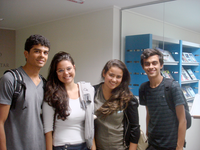 1] um grupo de alunos